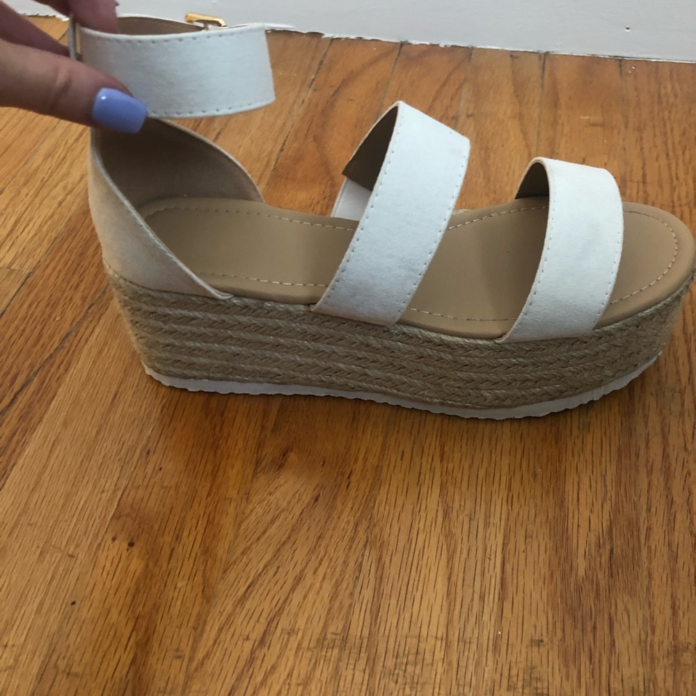 🔥ONLY WORN ONCE🔥WHITE PLATFORM SANDALS